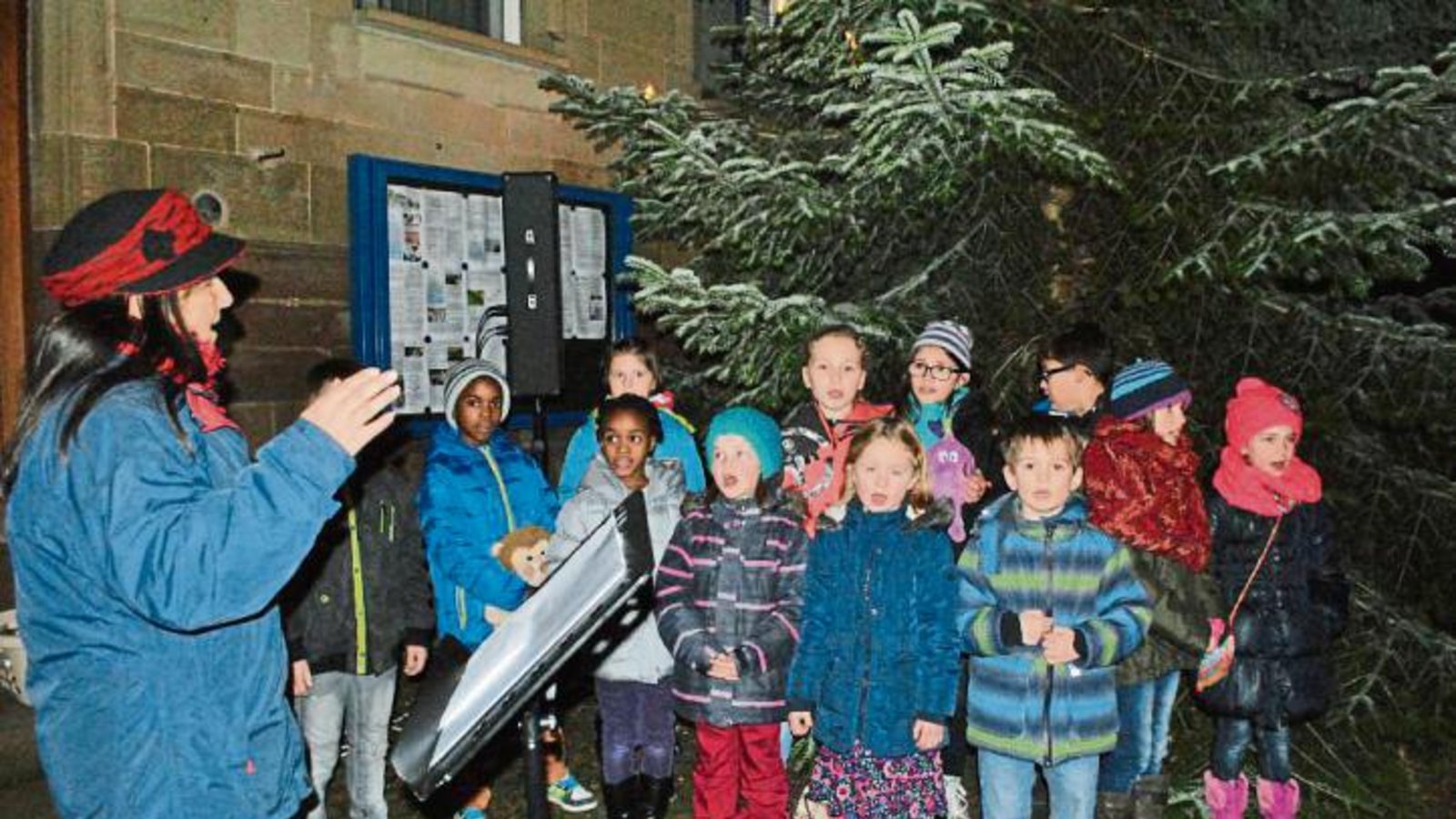 Die Kinder des Kooperationschors erfreuten die Zuhörer in Schützingen. Foto: Stahlfeld Die Kinder des Kooperationschors erfreuten die Zuhörer in Schützingen. Foto: Stahlfeld