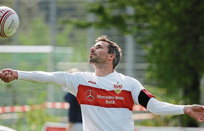 Nicht jedes Zuspiel wie hier das von Michael Marx hat geklappt. „Es hat die Routine gefehlt“, bemängelt der Mannschaftsführer des VfB Stuttgart. Foto: Baumann
