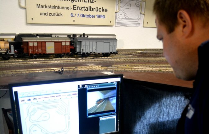 Längst hat bei den Modelleisenbahnern modernste Technik Einzug gehalten.