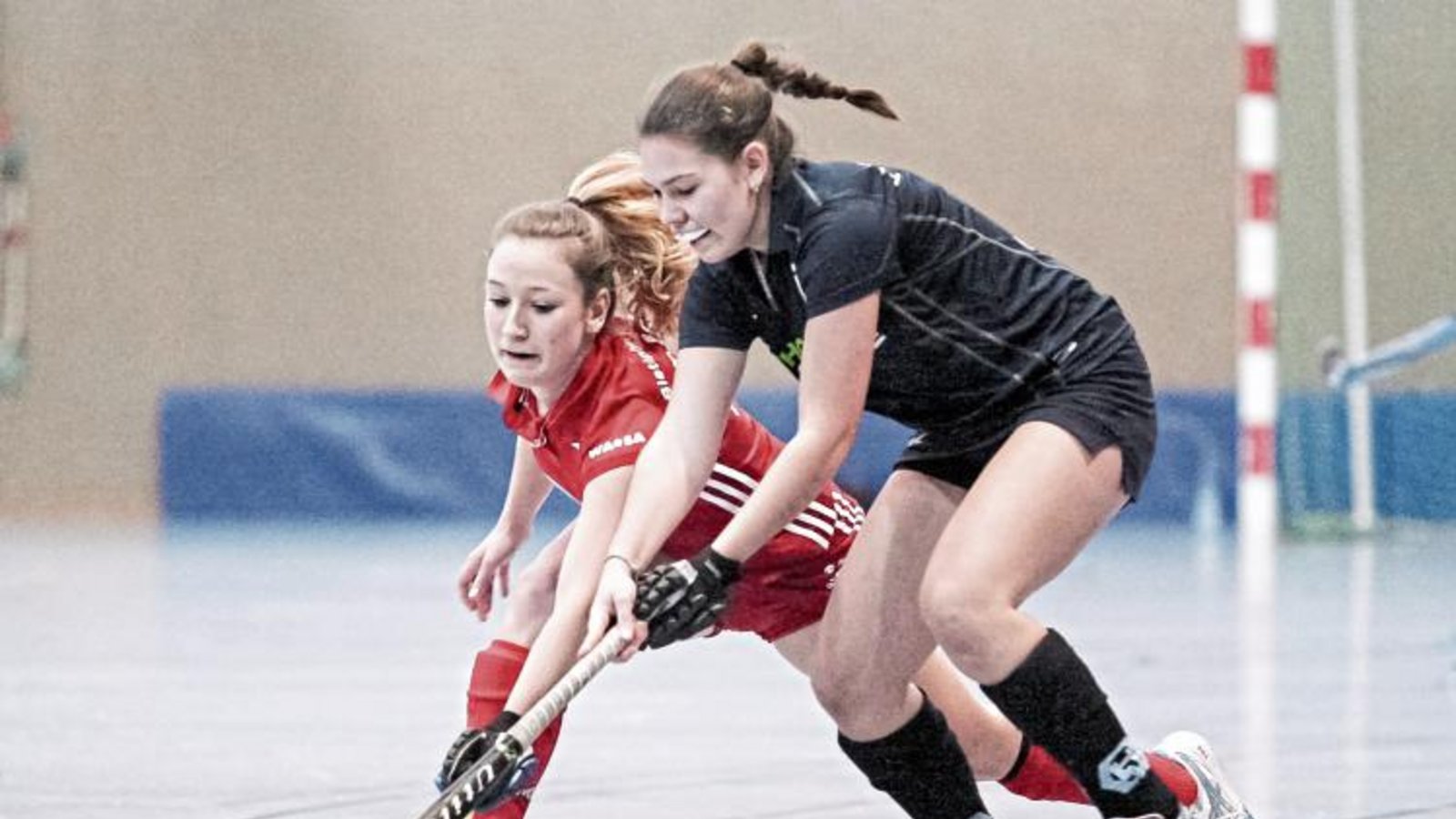 Die ehemalige CEV-Spielerin Nina Traxler (links) steht mit dem Bietigheimer HTC in der Halle kurz vor dem Sprung in die 1. Regionalliga. Foto: Simecek Die ehemalige CEV-Spielerin Nina Traxler (links) steht mit dem Bietigheimer HTC in der Halle kurz vor dem Sprung in die 1. Regionalliga. Foto: Simecek