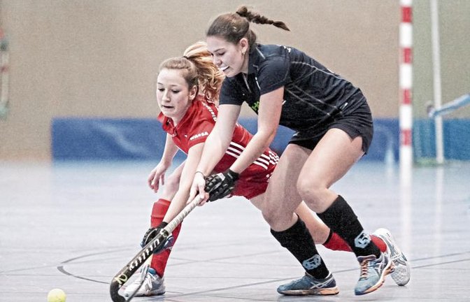 Die ehemalige CEV-Spielerin Nina Traxler (links) steht mit dem Bietigheimer HTC in der Halle kurz vor dem Sprung in die 1. Regionalliga. Foto: Simecek