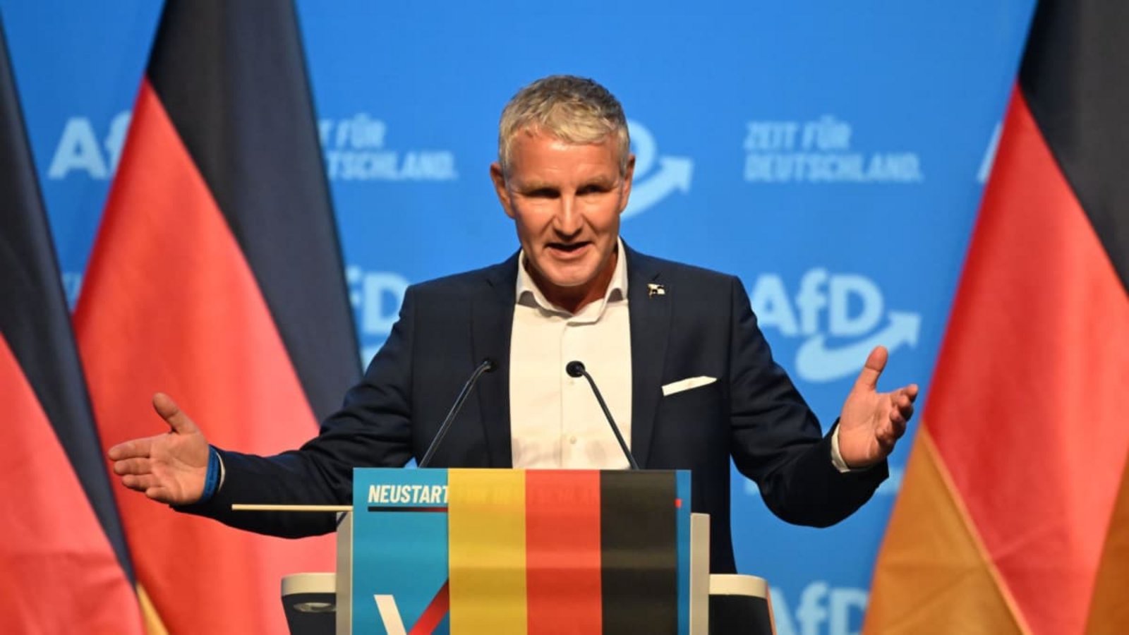 Björn Höcke, Vorsitzender der AfD in Thüringen, spricht während des Bundesparteitags der AfD.Höcke will BSW-Gründerin Sahra Wagenknecht zur neuen Regierungschefin von Thüringen machen.Katharina Kausche/dpa Björn Höcke, Vorsitzender der AfD in Thüringen, spricht während des Bundesparteitags der AfD.Höcke will BSW-Gründerin Sahra Wagenknecht zur neuen Regierungschefin von Thüringen machen.Katharina Kausche/dpa