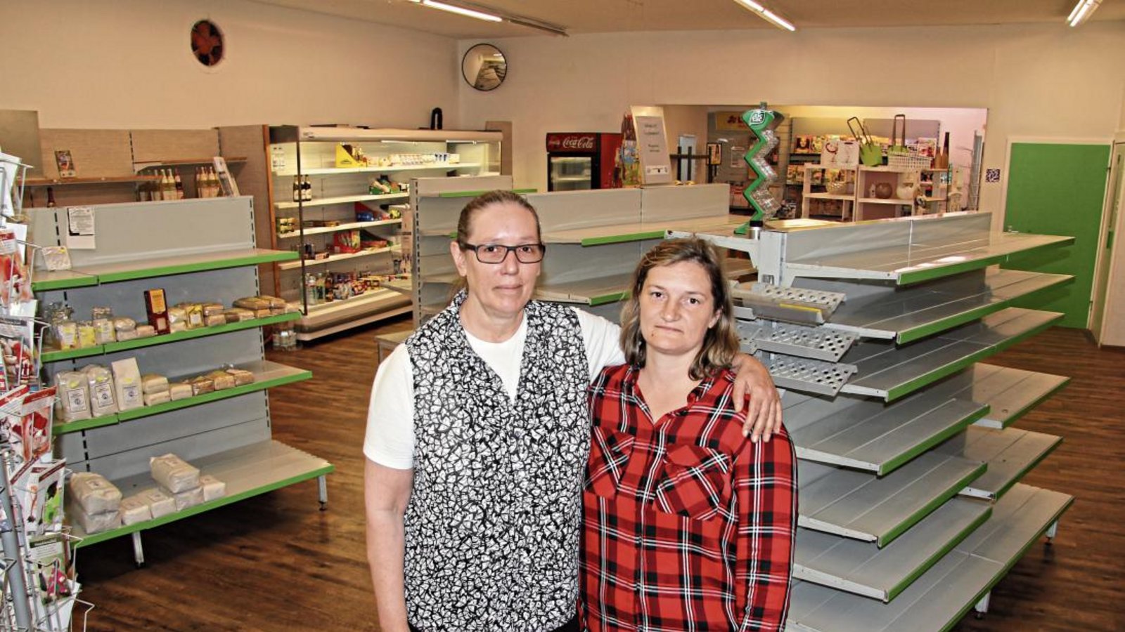 Monika Wagner (links) und ihre Mitarbeiterin Sabrina Hafner müssen den Laden schweren Herzens aufgeben.  Foto: Banholzer