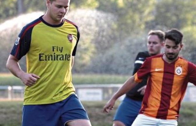 In Enzweihingen haben sich die Kicker erst ein wenig am Ball aufgewärmt und anschließend beim Cooper-Test den aktuellen Stand ihrer Fitness gezeigt. Foto: Küppers