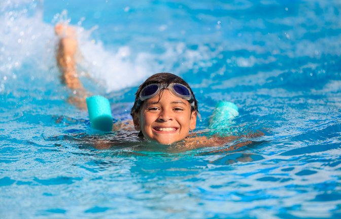 Ab wann können Kinder ohne Begleitung ins Schwimmbad?<span class='image-autor'>Foto: Cassiohabib / shutterstock.com</span>