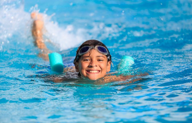 Ab wann können Kinder ohne Begleitung ins Schwimmbad?<span class='image-autor'>Foto: Cassiohabib / shutterstock.com</span>