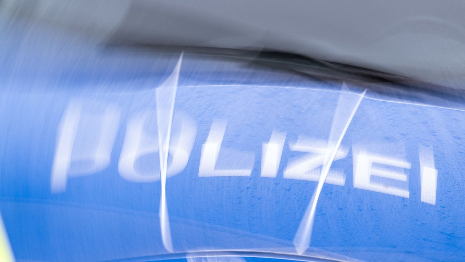 Die Polizei sucht Zeugen. (Symbolbild)Foto: dpa/Soeren Stache Die Polizei sucht Zeugen. (Symbolbild)Foto: dpa/Soeren Stache
