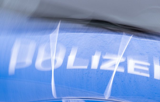 Die Polizei sucht Zeugen. (Symbolbild)<span class='image-autor'>Foto: dpa/Soeren Stache</span>