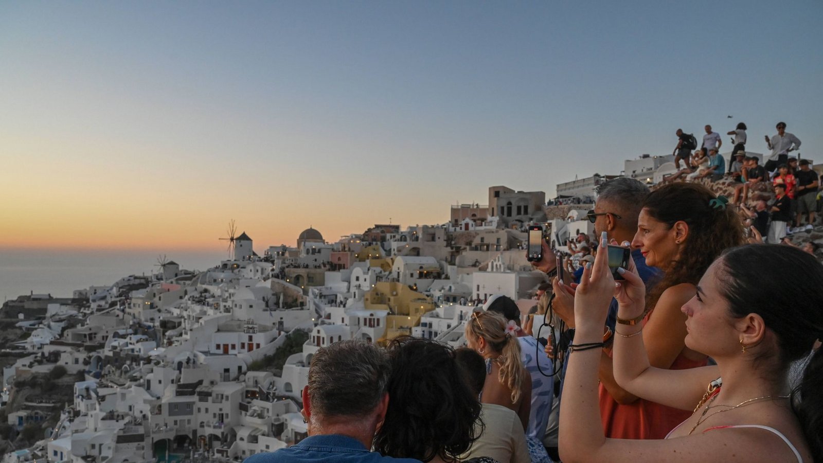 Der Landgang mit Selfie kostet auf Santorini 20 Euro.Foto: IMAGO/Nicolas Koutsokostas