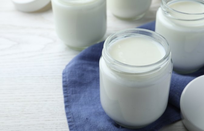 Erfahren Sie in diesem Artikel, worauf Sie achten sollten, wenn Sie Joghurt erwärmen möchten. (3 hilfreiche Tipps)<span class='image-autor'>Foto: New Africa / Shutterstock.com</span>
