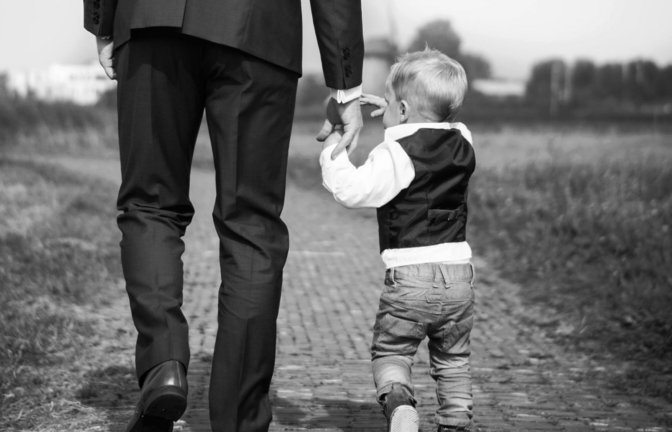 Durch Erfahrungen wie Krieg, Flucht oder Hunger kann auch Generationen später noch ein Gefühl des Mangels entstehen,  sagt Psychotherapeutin Sabine Lück.<span class='image-autor'>Foto: Unsplash/Sabine Van Straaten</span>