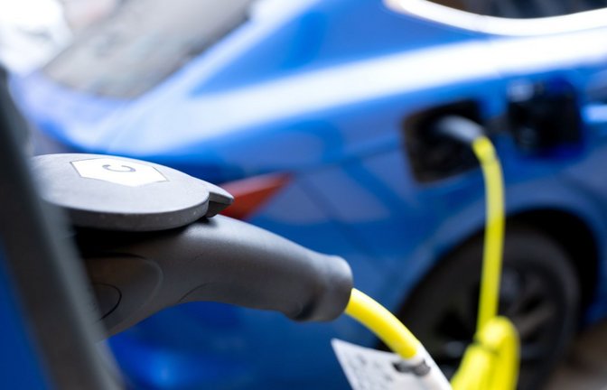 In Baden-Württemberg fahren mehr als 300.000 E-Autos. Mit der neuen Förderung ab 2026 dürfte die Zahl weiter steigen.  (Archivbild).<span class='image-autor'>Foto: dpa</span>
