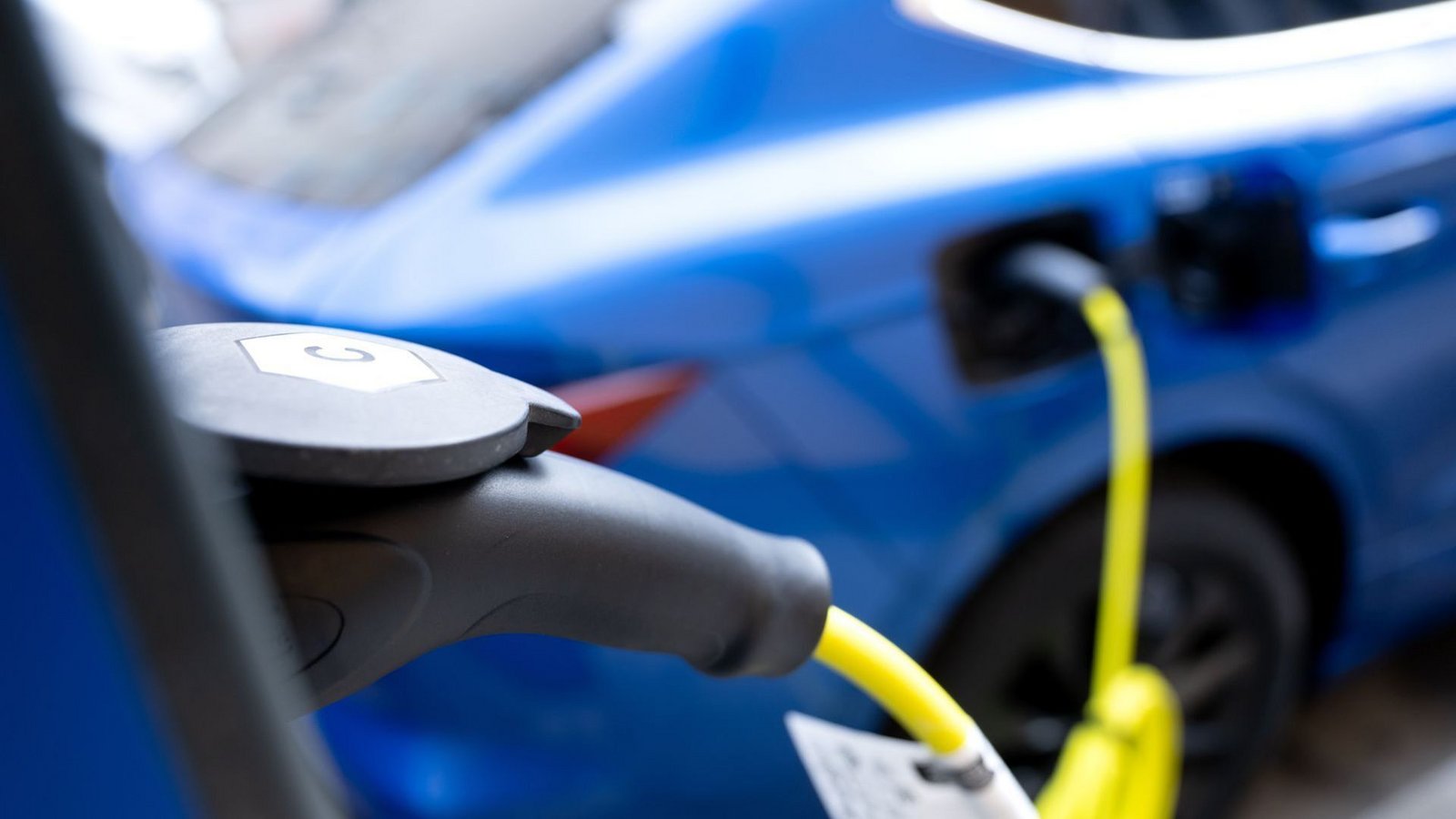 In Baden-Württemberg fahren mehr als 300.000 E-Autos. Mit der neuen Förderung ab 2026 dürfte die Zahl weiter steigen. (Archivbild).Foto: dpa In Baden-Württemberg fahren mehr als 300.000 E-Autos. Mit der neuen Förderung ab 2026 dürfte die Zahl weiter steigen. (Archivbild).Foto: dpa