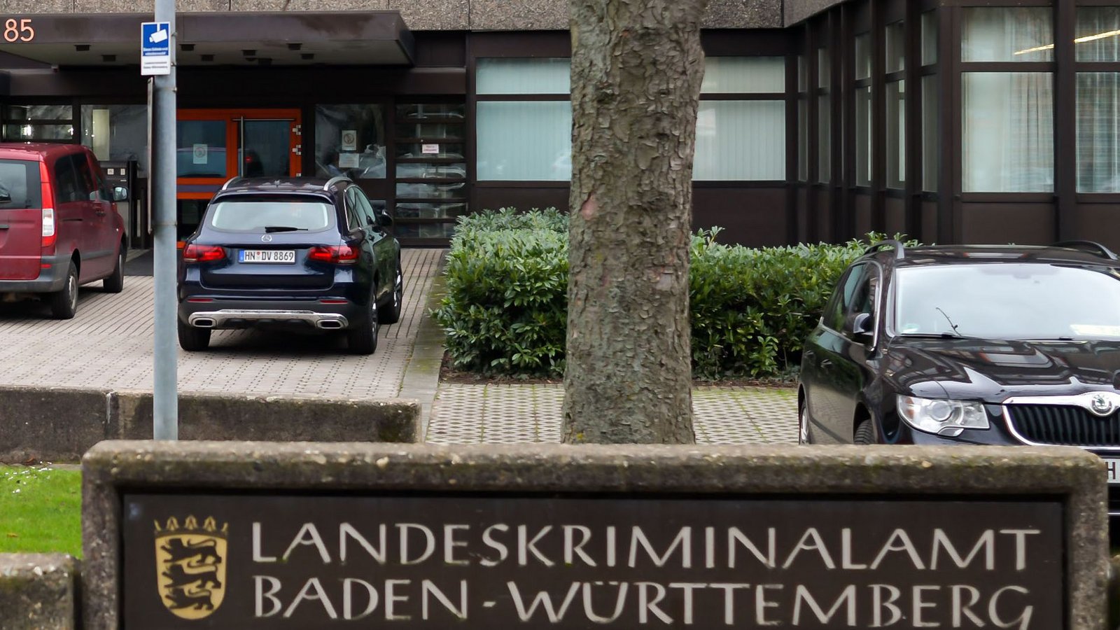 Der Eingang des Landeskriminalamtes: „sicherheitsrelevanter Vorfall kritischen Ausmaßes“.Foto: LICHTGUT/Max Kovalenko Der Eingang des Landeskriminalamtes: „sicherheitsrelevanter Vorfall kritischen Ausmaßes“.Foto: LICHTGUT/Max Kovalenko
