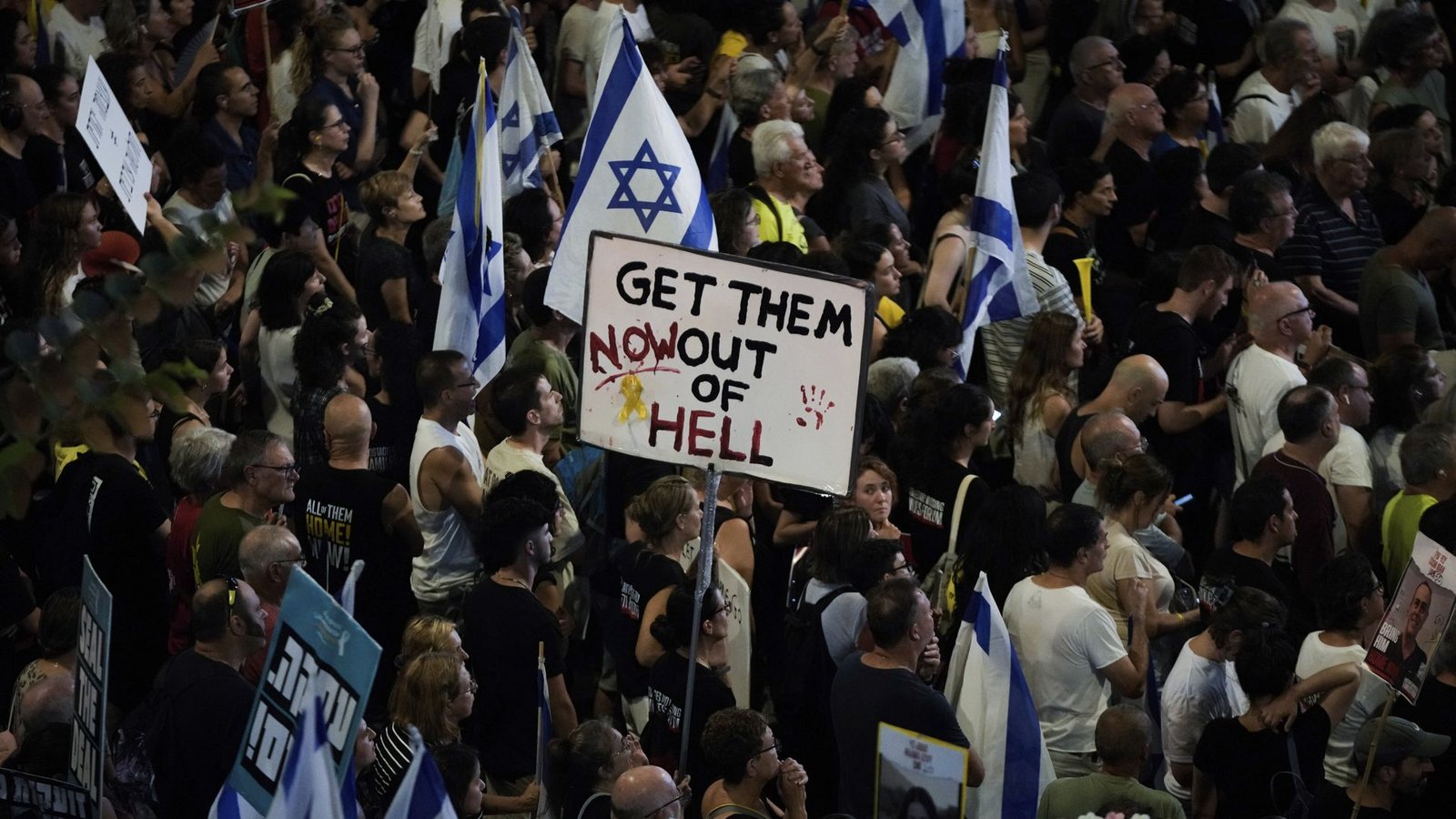 Menschen in Israel demonstrieren für die Freilassung der Geiseln. (Archivbild)Foto: dpa/Mahmoud Illean