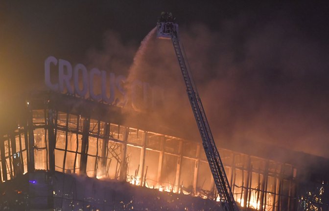 Die Terroristen entfachten mit mehreren Benzinkanistern ein Großfeuer bei Moskau.<span class='image-autor'>Foto: dpa/Alexander Zemlianichenko Jr</span>