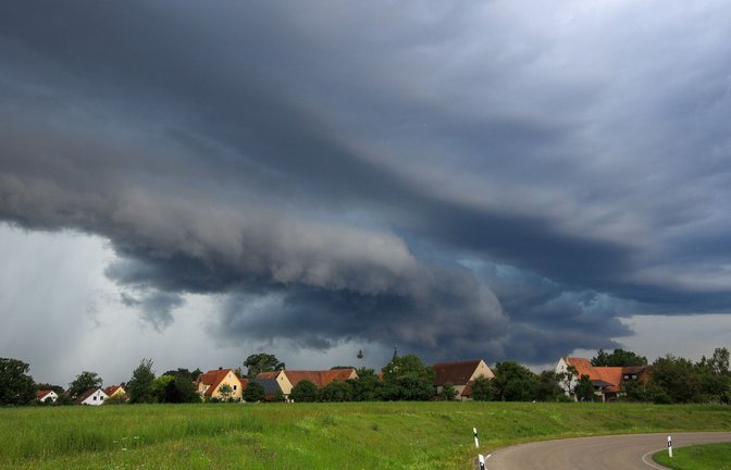 Ein Unwetter im Augst 2024 in der Nähe von Wolfratshausen in Oberbayern. (Archiv)<span class='image-autor'>Foto: Alexander Wolf/onw-images/dpa</span>
