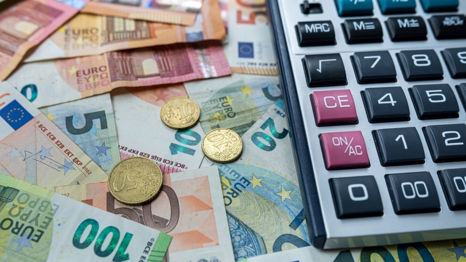 Im nächsten Jahr ändern sich die Beitragsbemessungsgrenzen. Das hat auch Auswirkungen auf das Gehalt.Foto: SvitlanaRo / shutterstock.coom