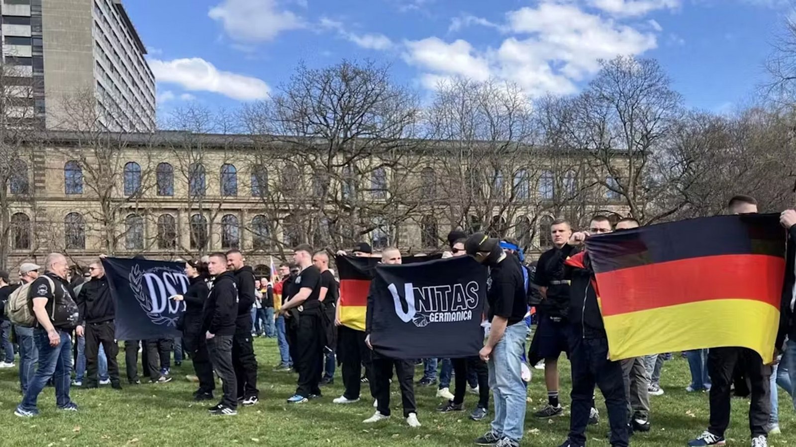 Die rechtsextremen Gruppen bei ihrem Auftritt in Stuttgart im MärzFoto: STZN Die rechtsextremen Gruppen bei ihrem Auftritt in Stuttgart im MärzFoto: STZN