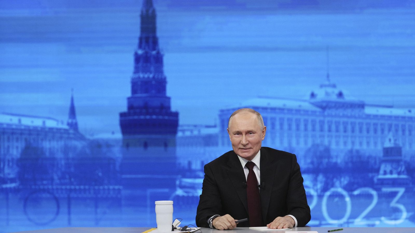 Putin im TV-StudioFoto: dpa/Gavriil Grigorov Putin im TV-StudioFoto: dpa/Gavriil Grigorov