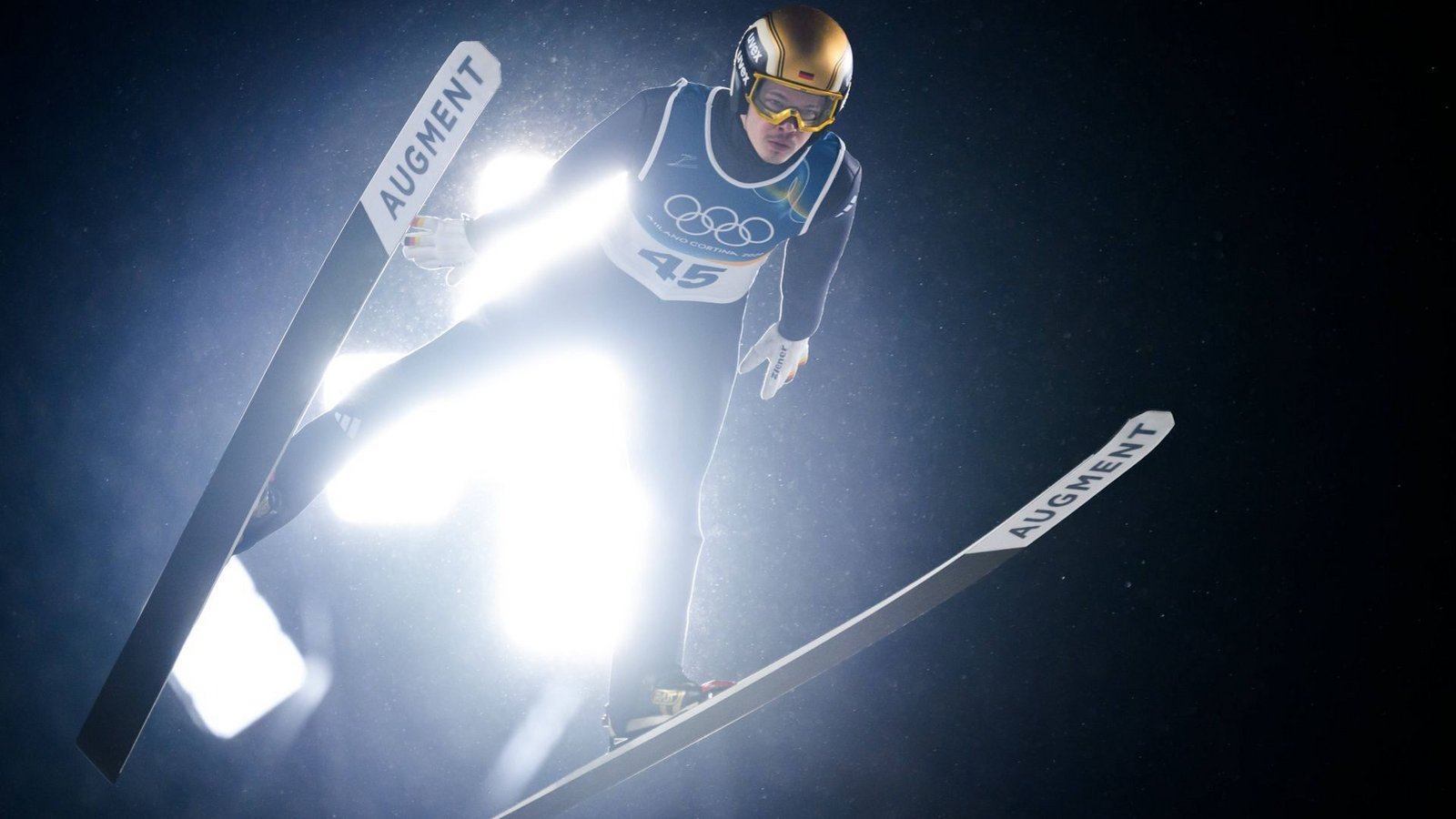 Philipp Raimund bei den Olympischen Spielen in Mailand und Cortina d'Ampezzo - von der Normalschanze holte er Gold.Foto: www.imago-images.de Philipp Raimund bei den Olympischen Spielen in Mailand und Cortina d'Ampezzo - von der Normalschanze holte er Gold.Foto: www.imago-images.de
