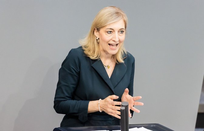 Bundesgesundheitsministerin Nina Warken (CDU) kommt den Bundesländern ein wenig entgegen.<span class='image-autor'>Foto: Christoph Soeder/dpa</span>