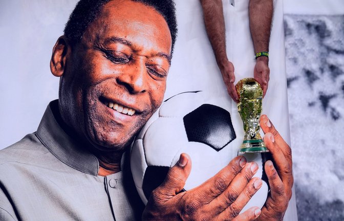 Pelé ist eine internationale Fußball-Ikone.<span class='image-autor'>Foto: dpa/Peter Byrne</span>