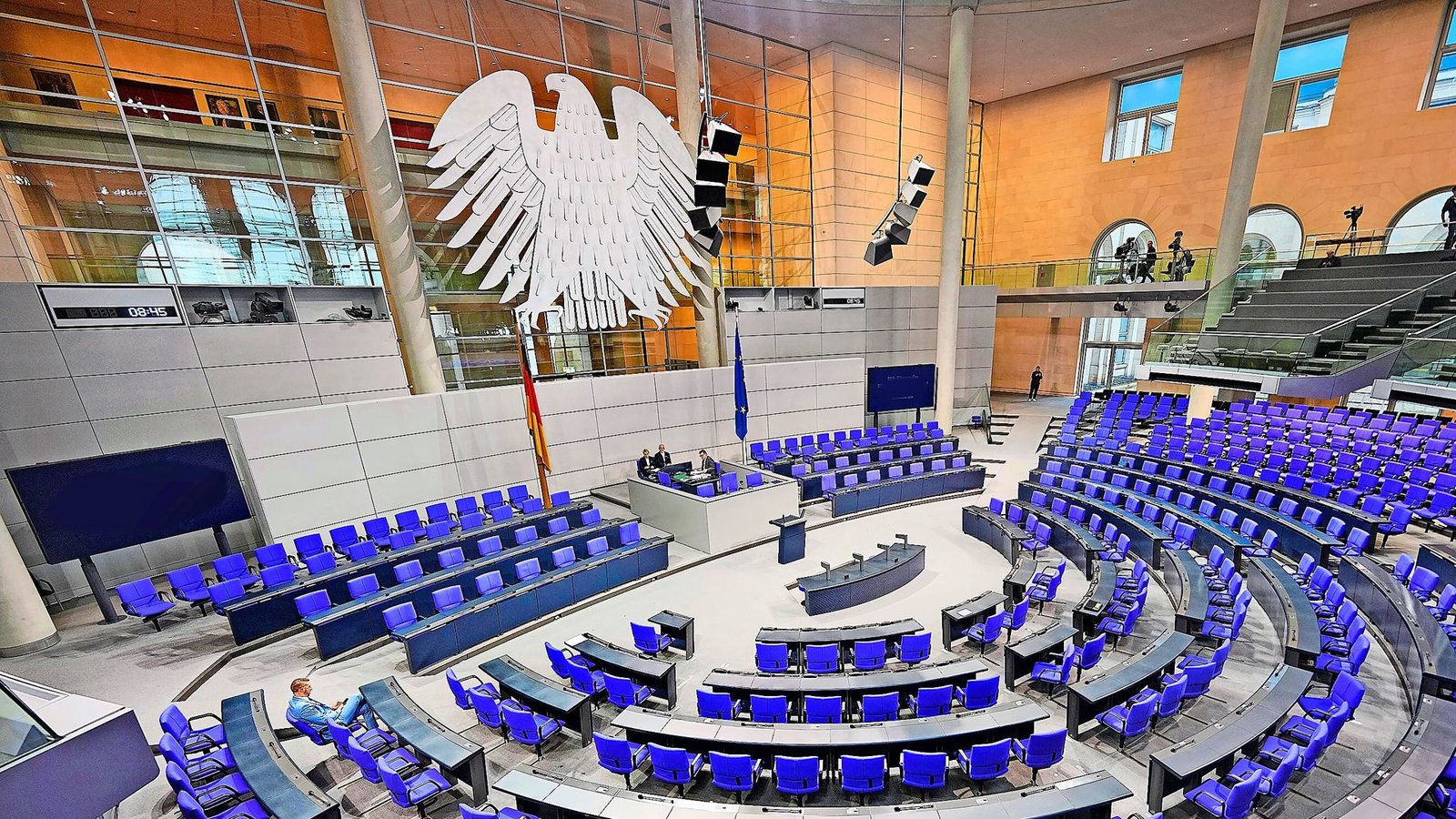 Am 11. Februar, zwölf Tage vor der Bundestagswahl, fand im Plenarsaal des deutschen Bundestages die letzte Sitzung in alter Besetzung statt. Nach der Wahl werden die Verhältnisse neu geordnet.Foto: dpa/Michael Kappeler Am 11. Februar, zwölf Tage vor der Bundestagswahl, fand im Plenarsaal des deutschen Bundestages die letzte Sitzung in alter Besetzung statt. Nach der Wahl werden die Verhältnisse neu geordnet.Foto: dpa/Michael Kappeler