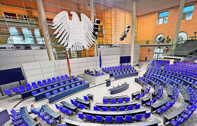 Am 11. Februar, zwölf Tage vor der Bundestagswahl, fand im Plenarsaal des deutschen Bundestages die  letzte Sitzung in alter Besetzung statt. Nach der Wahl werden die Verhältnisse neu geordnet.<span class='image-autor'>Foto: dpa/Michael Kappeler</span>