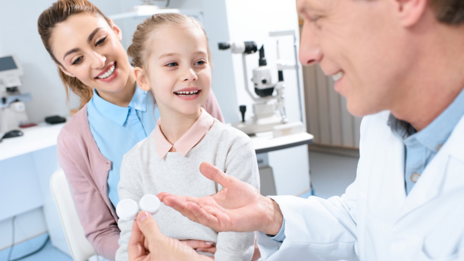 Ab wann können Kinder Kontaktlinsen tragen?Foto: LightField Studios / shutterstock.com Ab wann können Kinder Kontaktlinsen tragen?Foto: LightField Studios / shutterstock.com