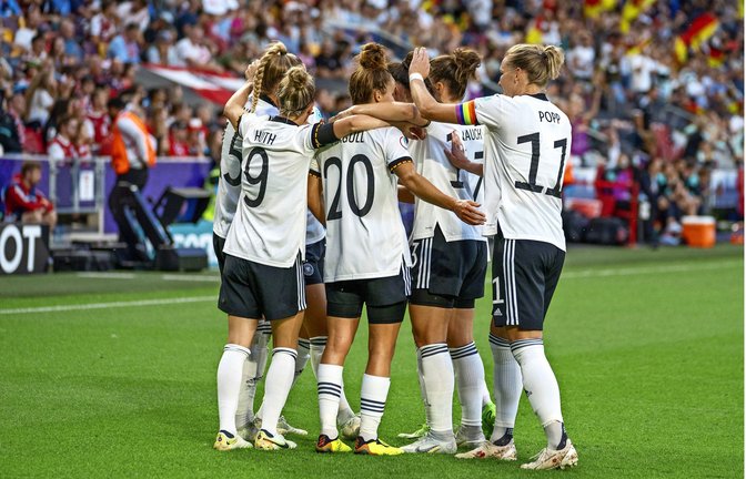 Gemeinsam stark: die DFB-Frauen treffen im Halbfinale der EM entweder auf Frankreich oder auf die Niederlande.<span class='image-autor'>Foto: IMAGO/Michaela Merk/IMAGO/MERK</span>