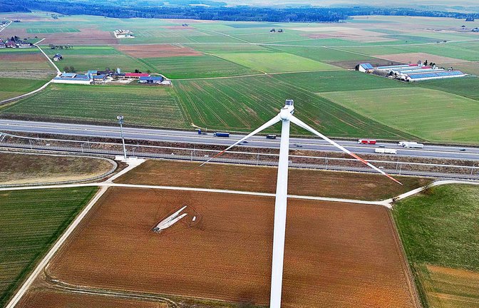 Einer der drei Flügel ist Ende Februar in Dornstadt (Alb-Donau-Kreis) abgebrochen, die Autobahn ist dort recht nah.<span class='image-autor'>Foto: Archiv 7aktuell.de/Kevin Lermer</span>