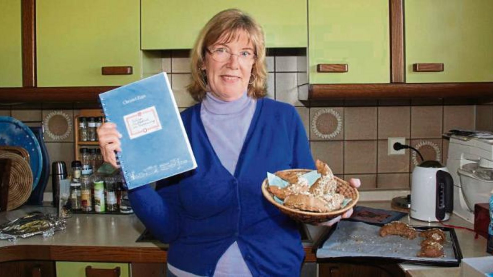 Ein Exemplar – und eine Kostprobe: Zorns neues Buch lädt zum Backen ein. Rostek Ein Exemplar – und eine Kostprobe: Zorns neues Buch lädt zum Backen ein. Rostek