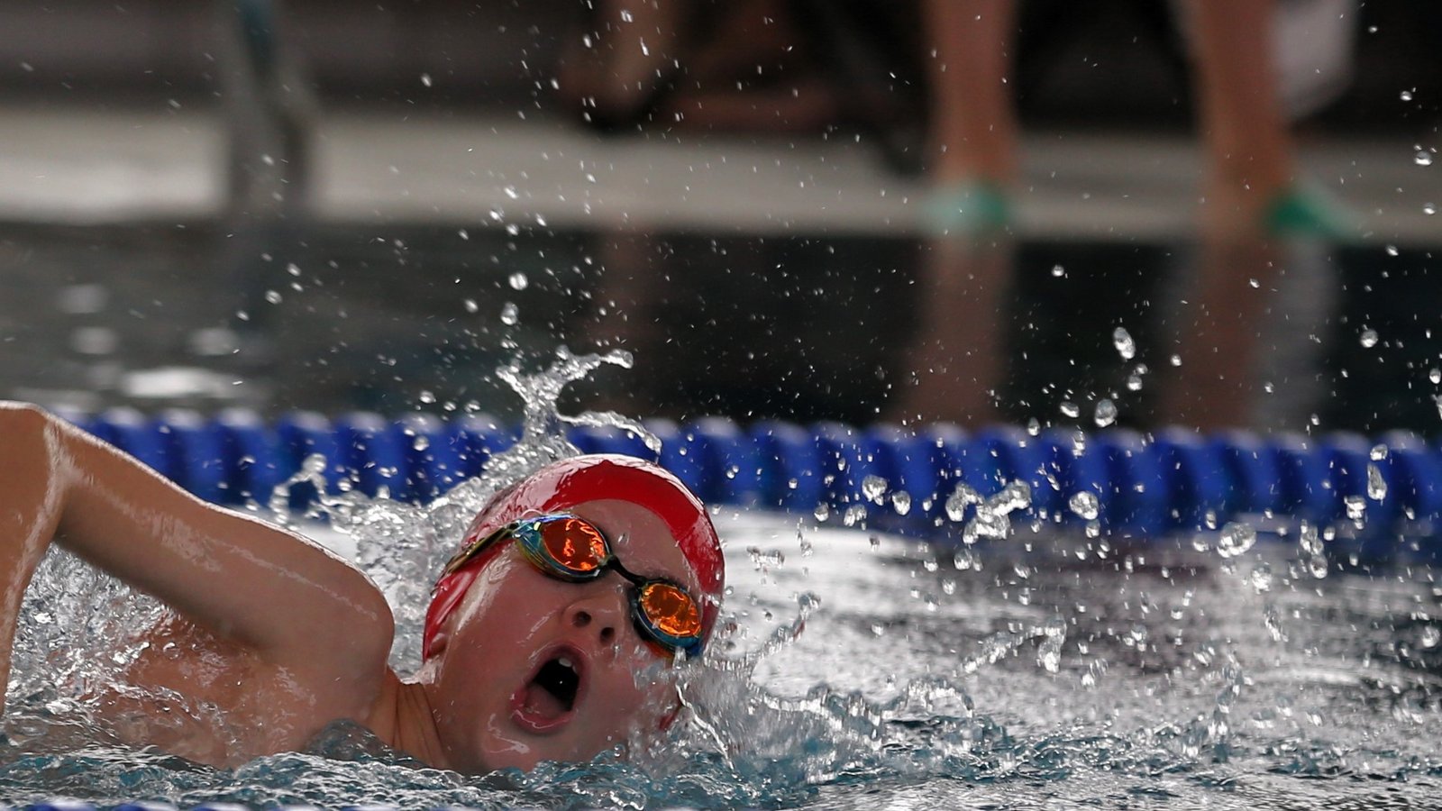 Mika Mauer vom TV Vaihingen ist in seinem Jahrgang aktuell schwer zu schlagen. Er hatte am Sonntag die Gelegenheit, sein Können beim Jugendschwimmfest seines eigenen Vereins zu beweisen. Fotos: Küppers