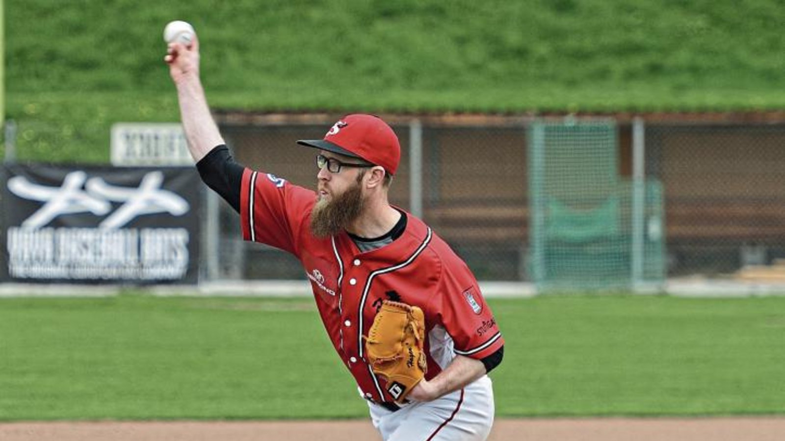 Reds-Pitcher Hagen Rätz versuchte alles, um sich gegen die Offensive der Tornados zu stemmen. Doch Mannheim war vor allem in Spiel eins überlegen. Foto: Drobny Reds-Pitcher Hagen Rätz versuchte alles, um sich gegen die Offensive der Tornados zu stemmen. Doch Mannheim war vor allem in Spiel eins überlegen. Foto: Drobny