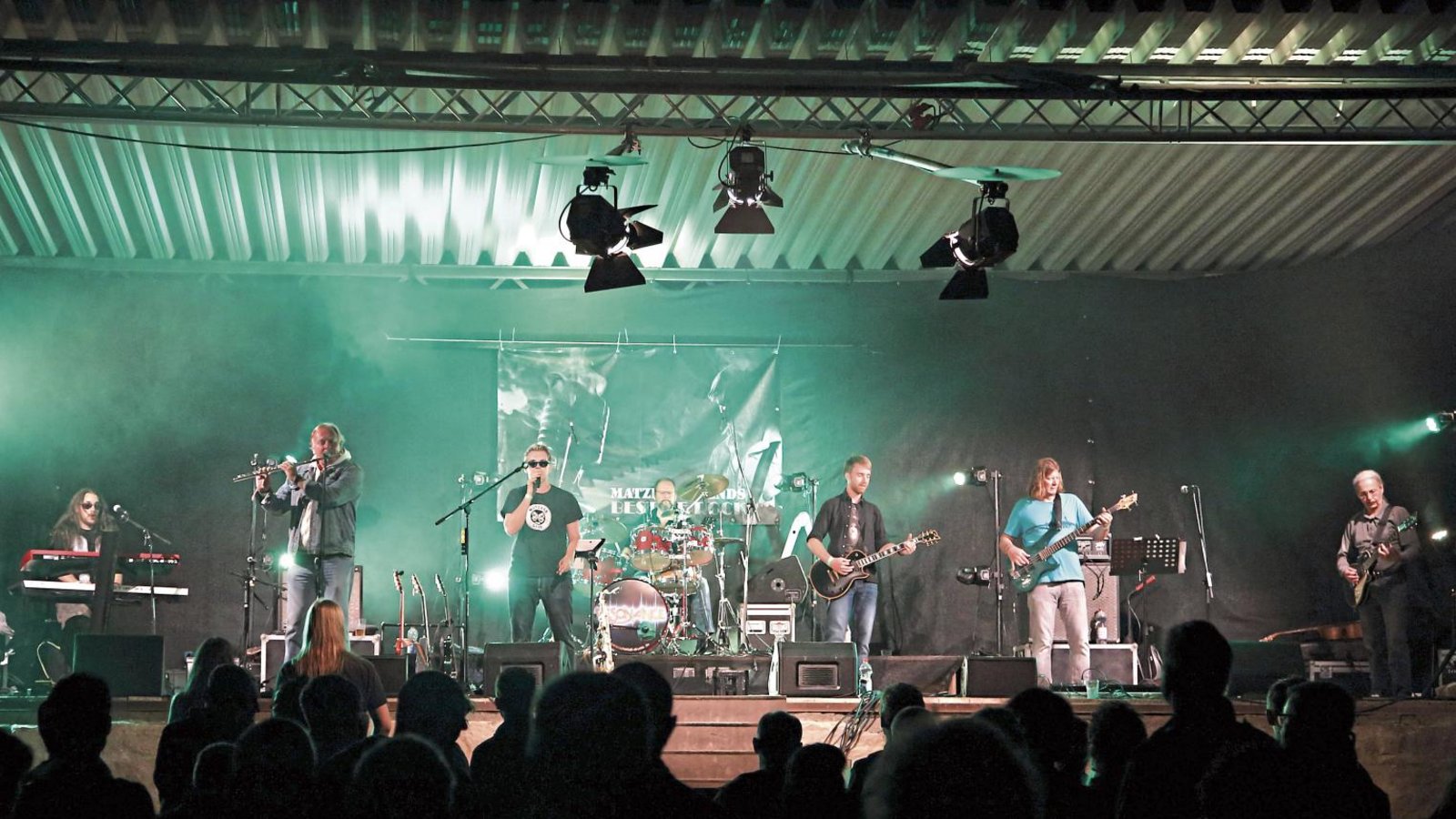 Bei „Rock im Stall“ auf dem Nussdorfer Reitgelände ist gute Stimmung bei jedem Wetter garantiert.  Foto: p