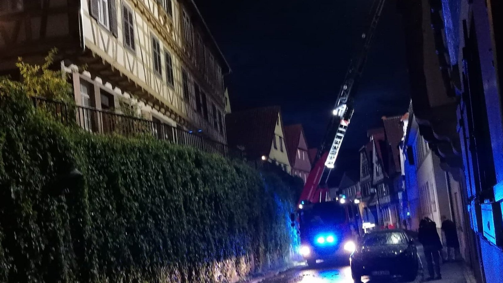 Die Vaihinger Feuerwehr ist im Dauereinsatz. Foto: Banholzer Die Vaihinger Feuerwehr ist im Dauereinsatz. Foto: Banholzer