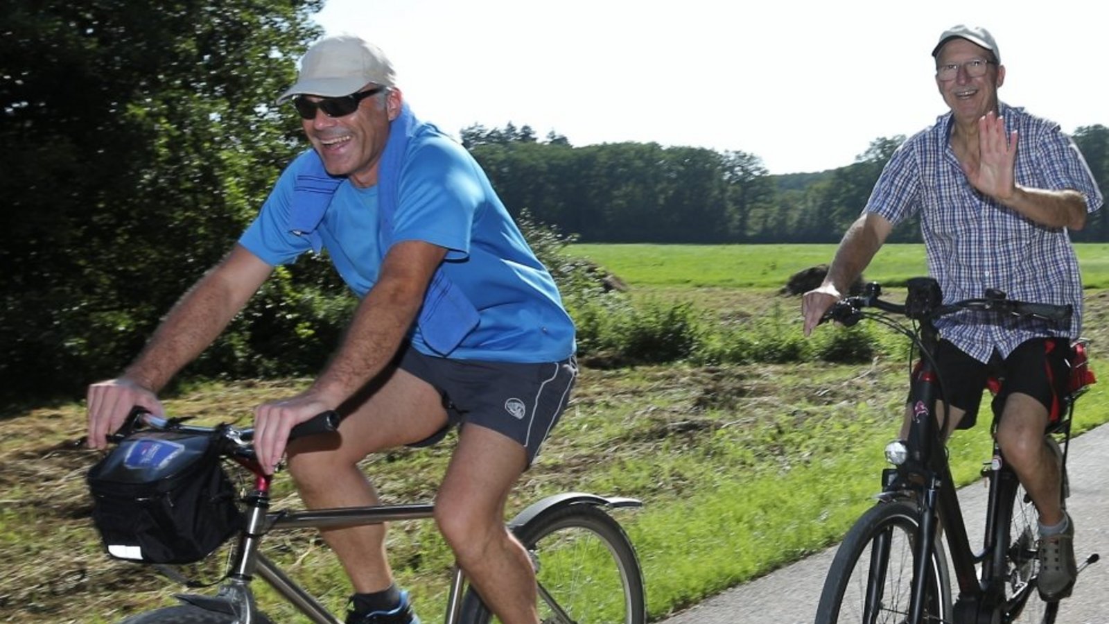 Fröhliche Gesichter bestimmen das Bild auf der Tour-Strecke.