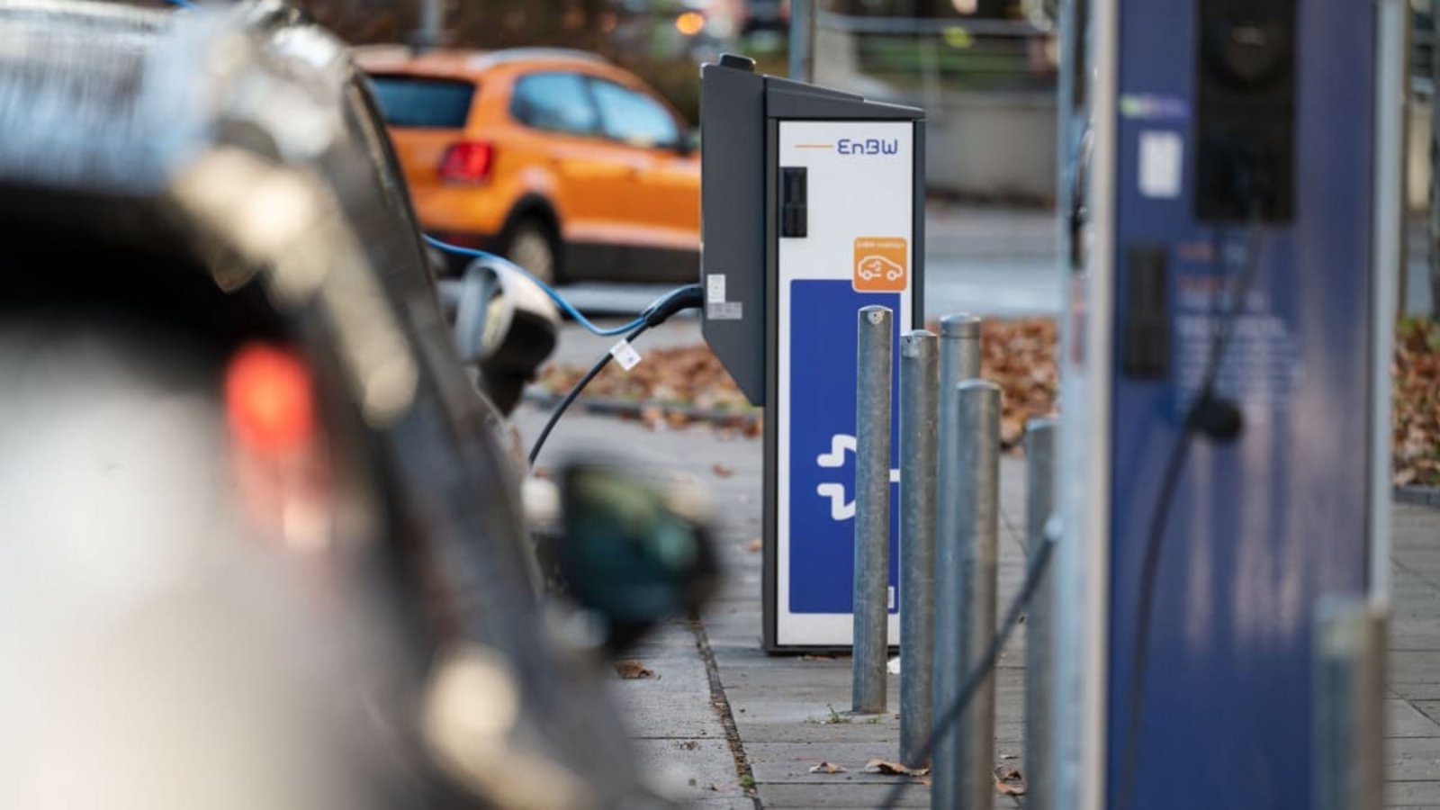 Vorreiter bei Ladesäulen für Elektroautos: der Energiekonzerns EnBWMarijan Murat/dpa Vorreiter bei Ladesäulen für Elektroautos: der Energiekonzerns EnBWMarijan Murat/dpa