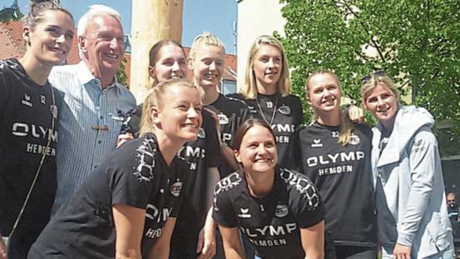 Für ein Foto standen die Sportlerinnen ebenfalls zur Verfügung.  Foto: p