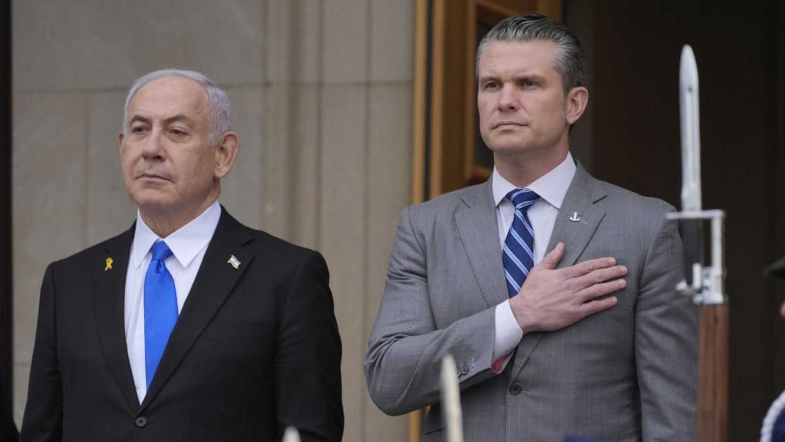 US-Verteidigungsminister Pete Hegseth (r) mit Israels Ministerpräsidenten Benjamin Netanjahu bei einem früheren Treffen. (Archivbild)Manuel Balce Ceneta/AP/dpa US-Verteidigungsminister Pete Hegseth (r) mit Israels Ministerpräsidenten Benjamin Netanjahu bei einem früheren Treffen. (Archivbild)Manuel Balce Ceneta/AP/dpa