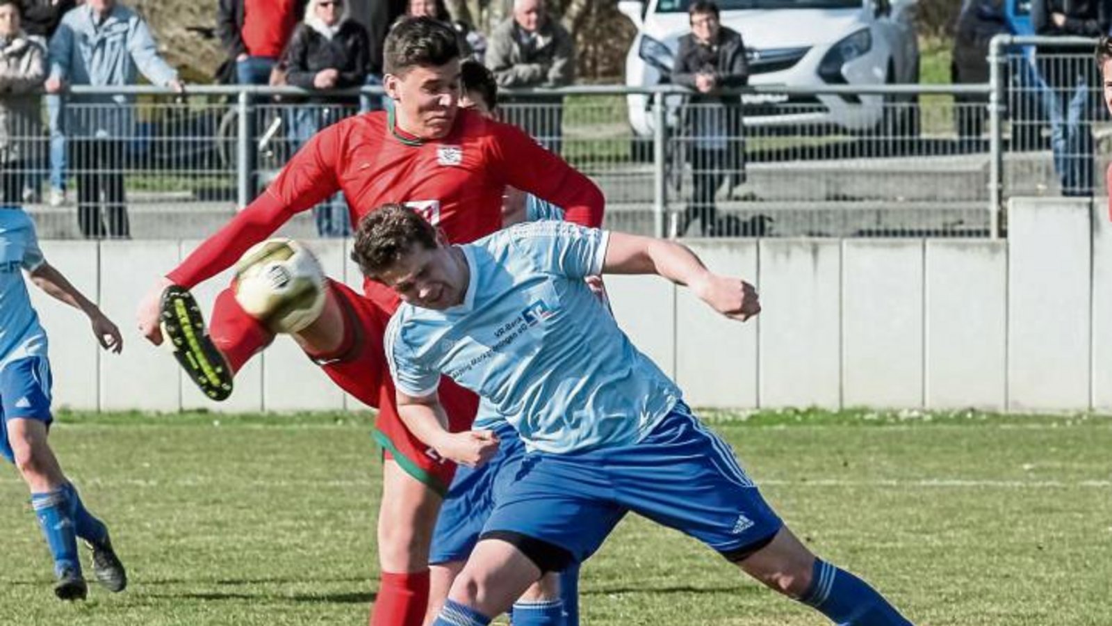 In einer umkämpften Partie im Hardtwäldtle setzte sich der TSV Nussdorf mit Samuel Grözinger (links) gegen Timo Weidmann und die SGM Riexingen II mit 4:2 durch. Foto: Simecek In einer umkämpften Partie im Hardtwäldtle setzte sich der TSV Nussdorf mit Samuel Grözinger (links) gegen Timo Weidmann und die SGM Riexingen II mit 4:2 durch. Foto: Simecek