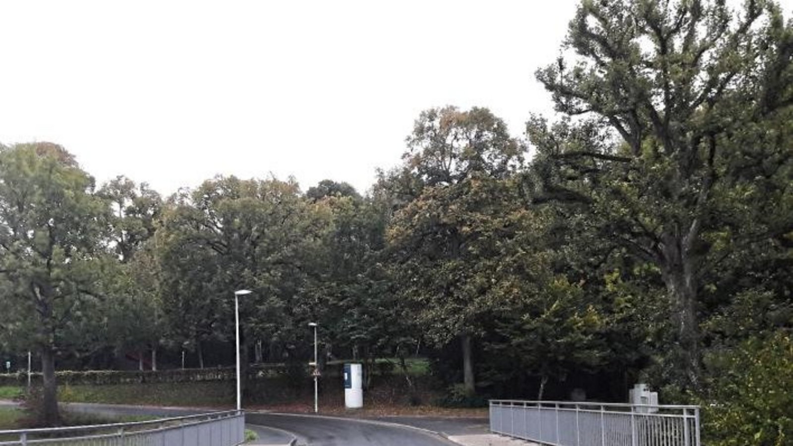 Die neue Brücke in der Sonnenbergstraße in Aurich ist freigegeben. Es wird auf der Brücke keine Tonnagebeschränkung geben, sagt Vaihingens Pressesprecherin Martina Fischer. Man gehe davon aus, dass die Streckenführung so unattraktiv ist, dass der Schwerla Die neue Brücke in der Sonnenbergstraße in Aurich ist freigegeben. Es wird auf der Brücke keine Tonnagebeschränkung geben, sagt Vaihingens Pressesprecherin Martina Fischer. Man gehe davon aus, dass die Streckenführung so unattraktiv ist, dass der Schwerla