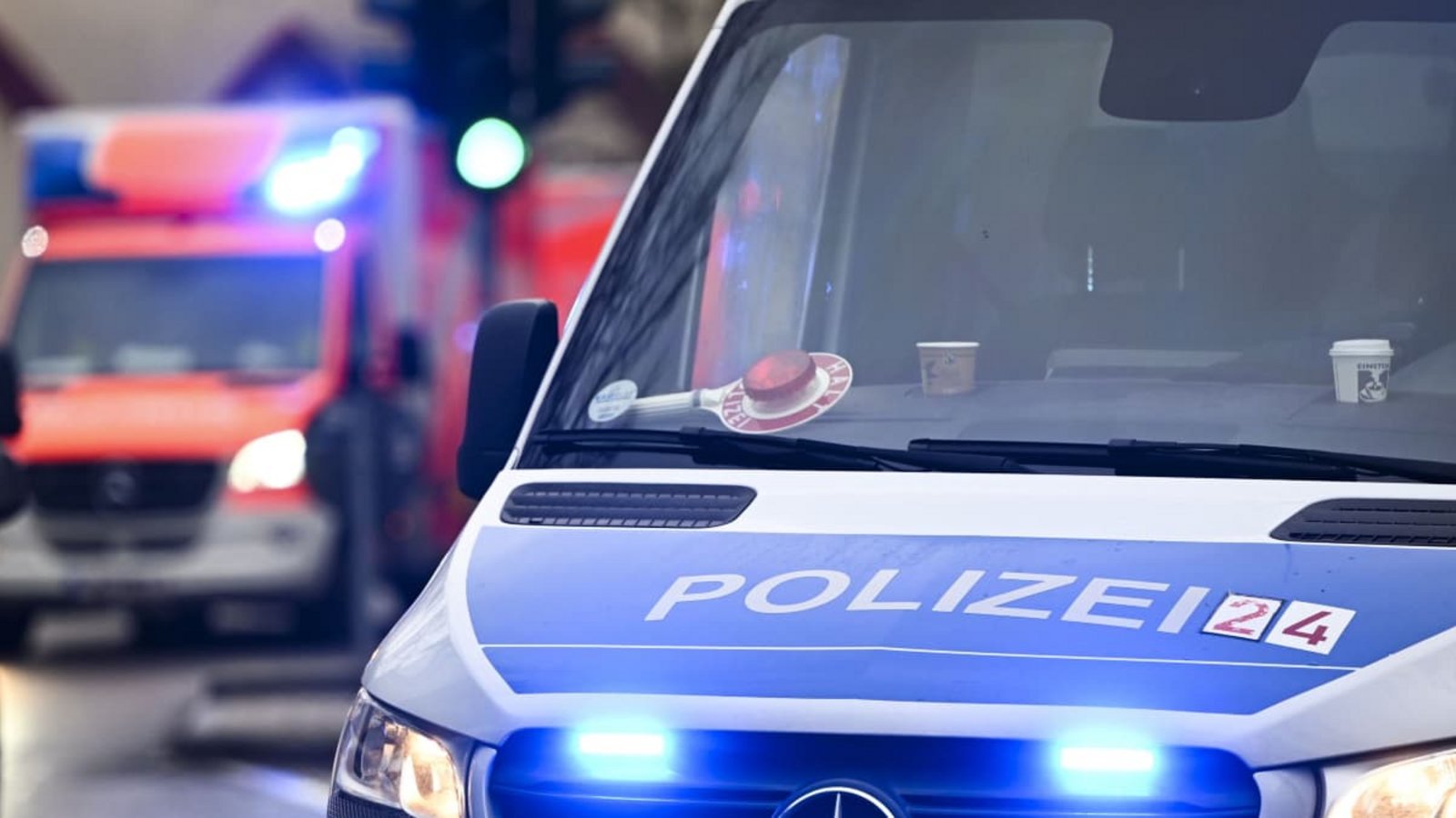 Einer Radfahrerin wurde die Vorfahrt genommen. Sie ist schwer verletzt. (Symbolfoto)picture alliance/dpa/ Jens Kalaene