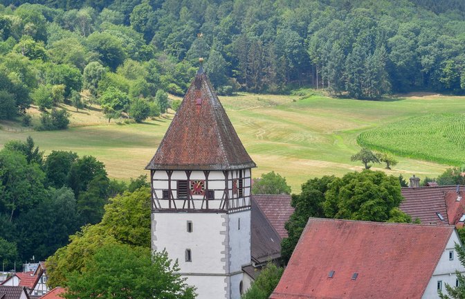 Der Kirchturm in Häfnerhaslach.  <span class='image-autor'>Foto: Kalb</span>