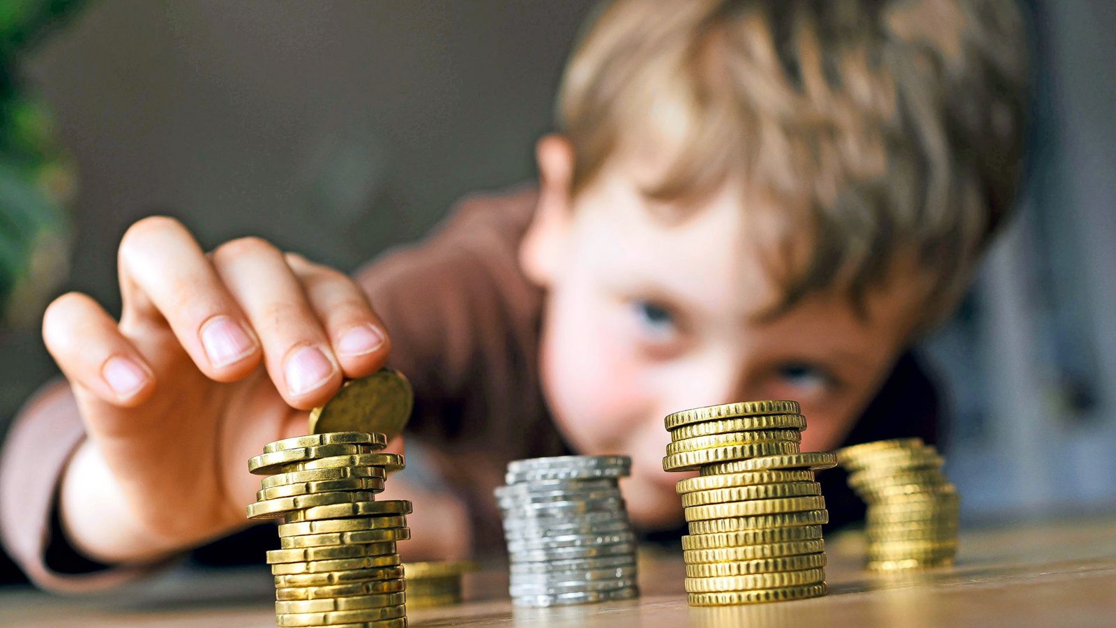 Für Kinder ist Geld abstrakt. Lässt sich der Umgang mit Finanzen erlernen?Foto: IMAGO/photothek/Thomas Trutschel Für Kinder ist Geld abstrakt. Lässt sich der Umgang mit Finanzen erlernen?Foto: IMAGO/photothek/Thomas Trutschel