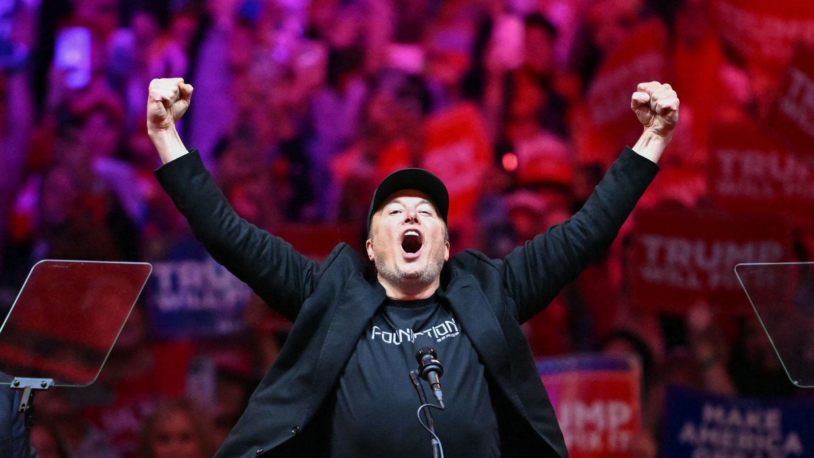 Tesla-Gründer Elon Musk als Einpeitscher auf einer Wahlveranstaltung von Donald Trump.Foto: AFP/Angela Weiss Tesla-Gründer Elon Musk als Einpeitscher auf einer Wahlveranstaltung von Donald Trump.Foto: AFP/Angela Weiss