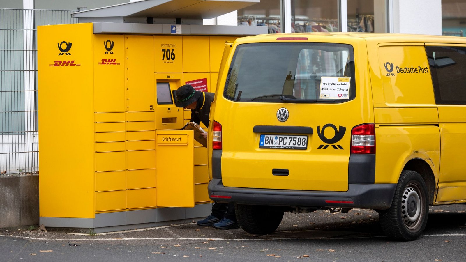 Gestatten, eine Postfiliale: ein Automat in Sankt Augustin (NRW), der als Filiale anerkannt wurde.Foto: Thomas Banneyer/dpa