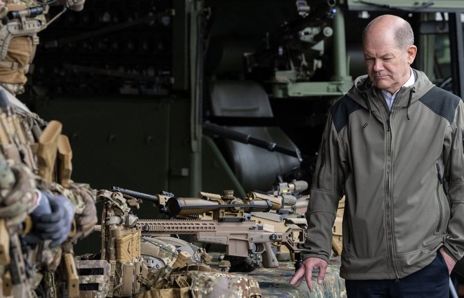 Bundeskanzler Scholz besucht KSK  in Calw.<span class='image-autor'>Foto: dpa/Marijan Murat</span>
