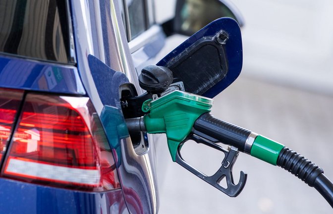 Ökonom Brzeski erwartet keine schnelle Rückkehr zu den Spritpreisen vor dem Iran-Krieg. (Symbolbild)<span class='image-autor'>Foto: Jens Büttner/dpa-Zentralbild/dpa</span>